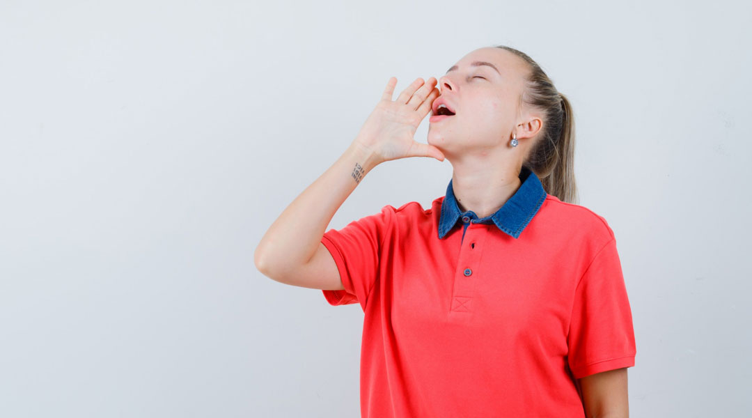 Educación vocal en niña.