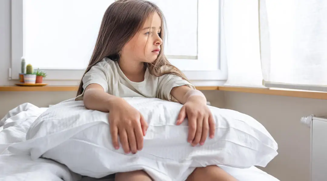 Enuresis en niña, por la mañana src= Enuresis en niña, por la mañana