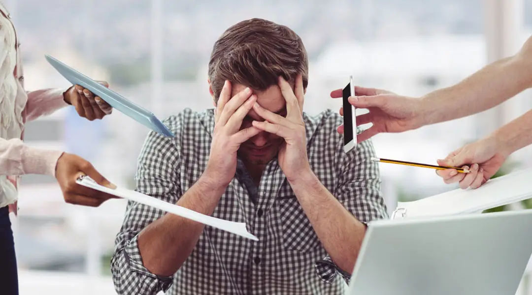 Estrés en adultos por exceso de trabajo