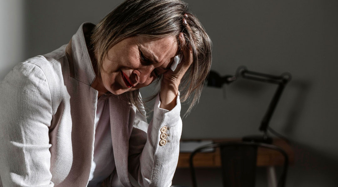 Mujer con estrés postraumático.