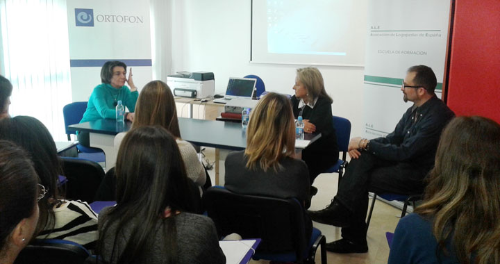 Mesa redonda con Marta Faubel, Mª Teresa Estellés y Salvador Jiménez